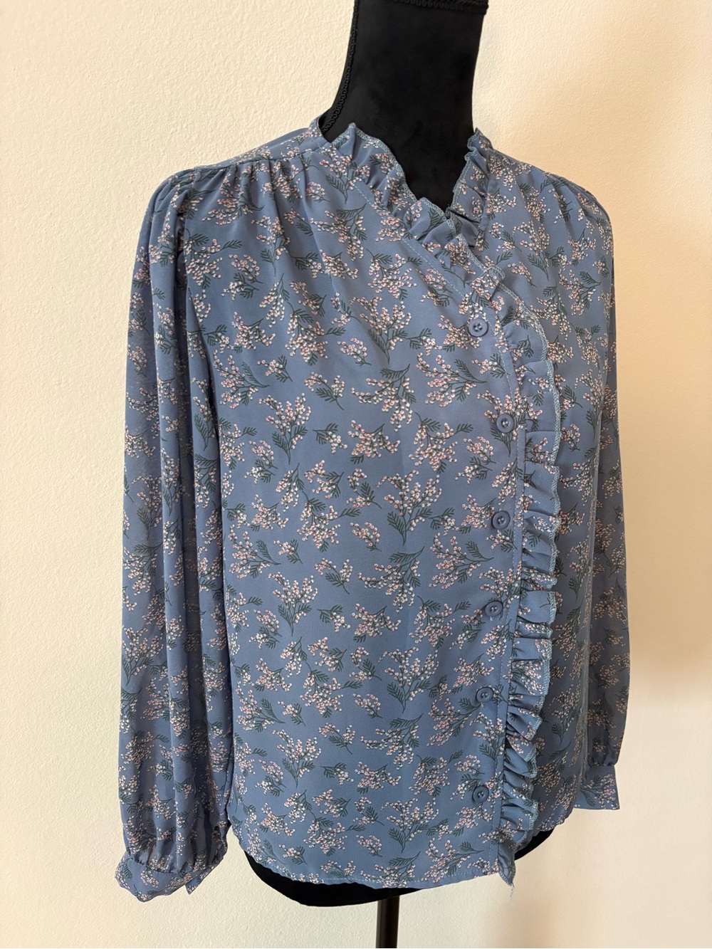 Womens Blue Floral Ruffle Button-Up Blouse
